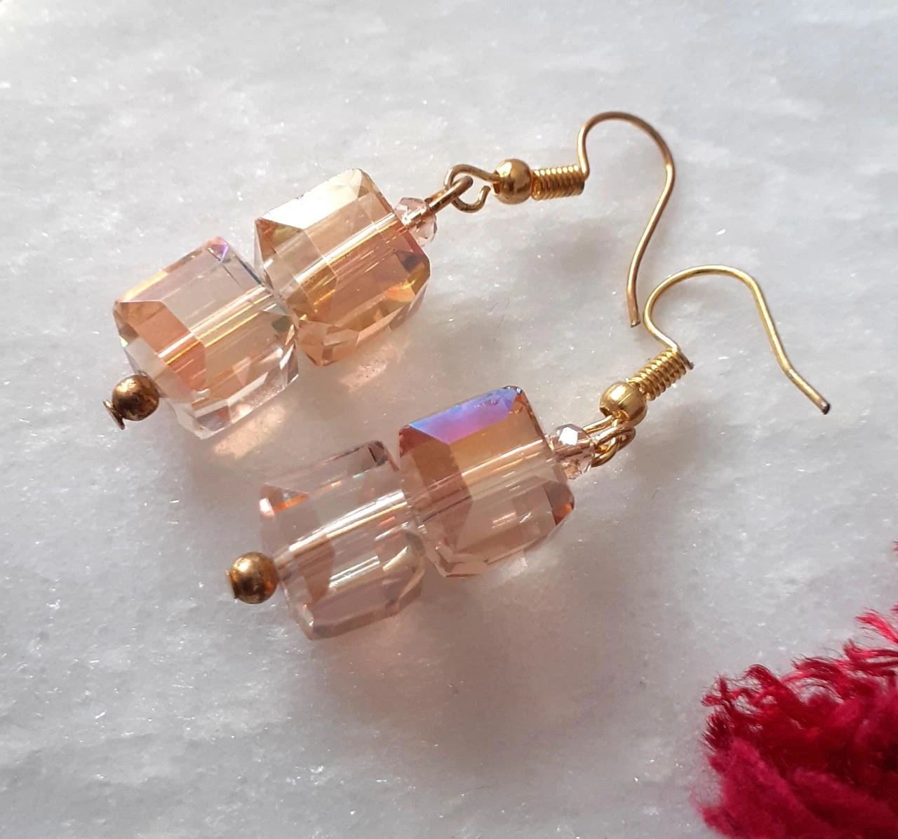 Pendientes colgantes con cubo de Swarovski AB amarillo – photo 2